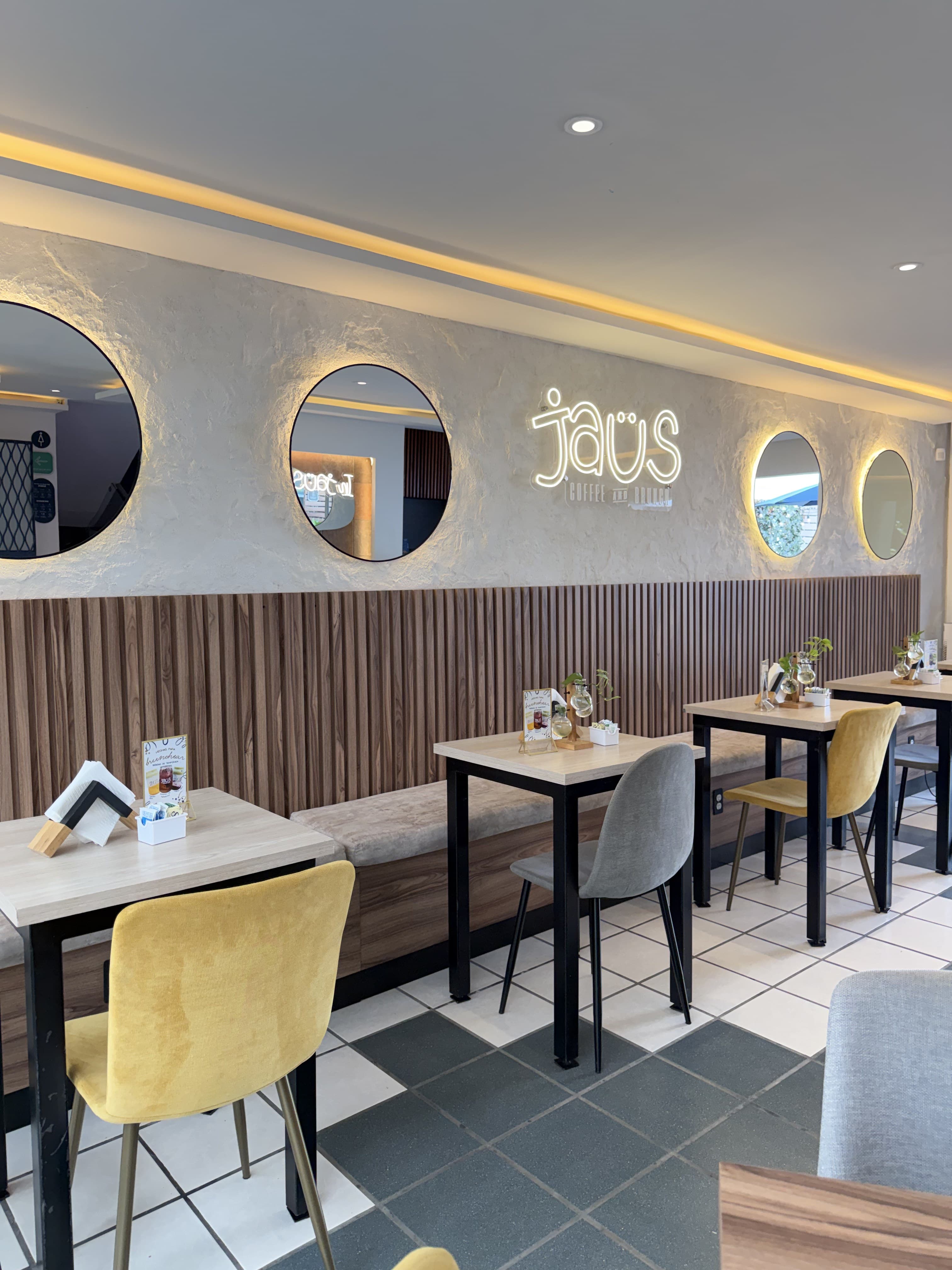 Interior premium de JAÜS Coffee & Brunch