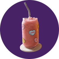 Frappé de fresa JAÜS con fondo morado