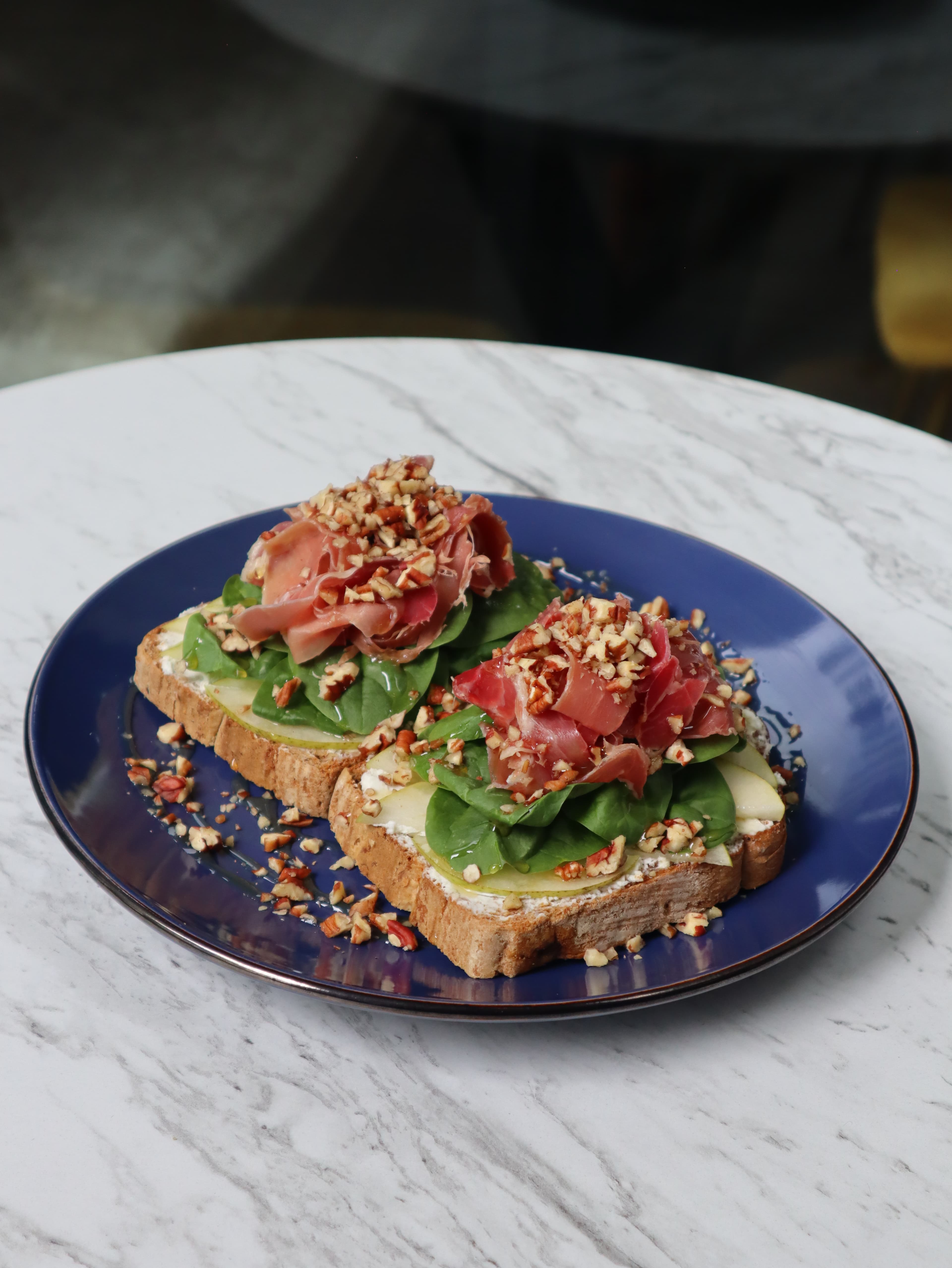 Toast con jamón serrano